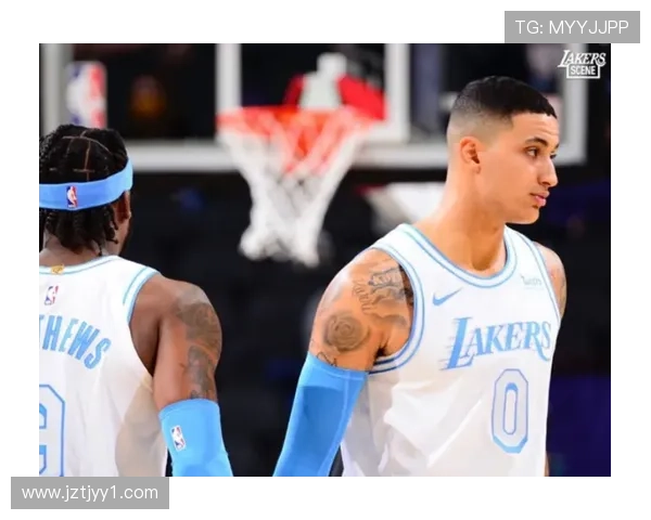 [NBA]罗林斯走底线突分 库兹马三分稳稳命中.